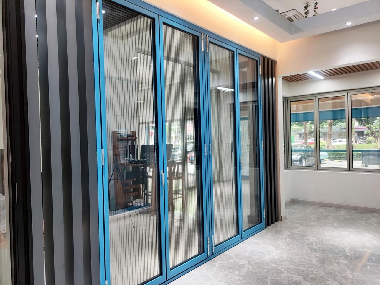 Bi-fold aluminium glass door for balcony with 95% opening and safety glass